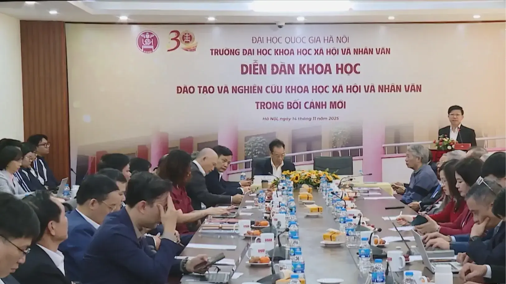 Định hướng mới cho đào tạo và nghiên cứu KHXH và NV Định hướng mới cho đào tạo và nghiên cứu KHXH và NV